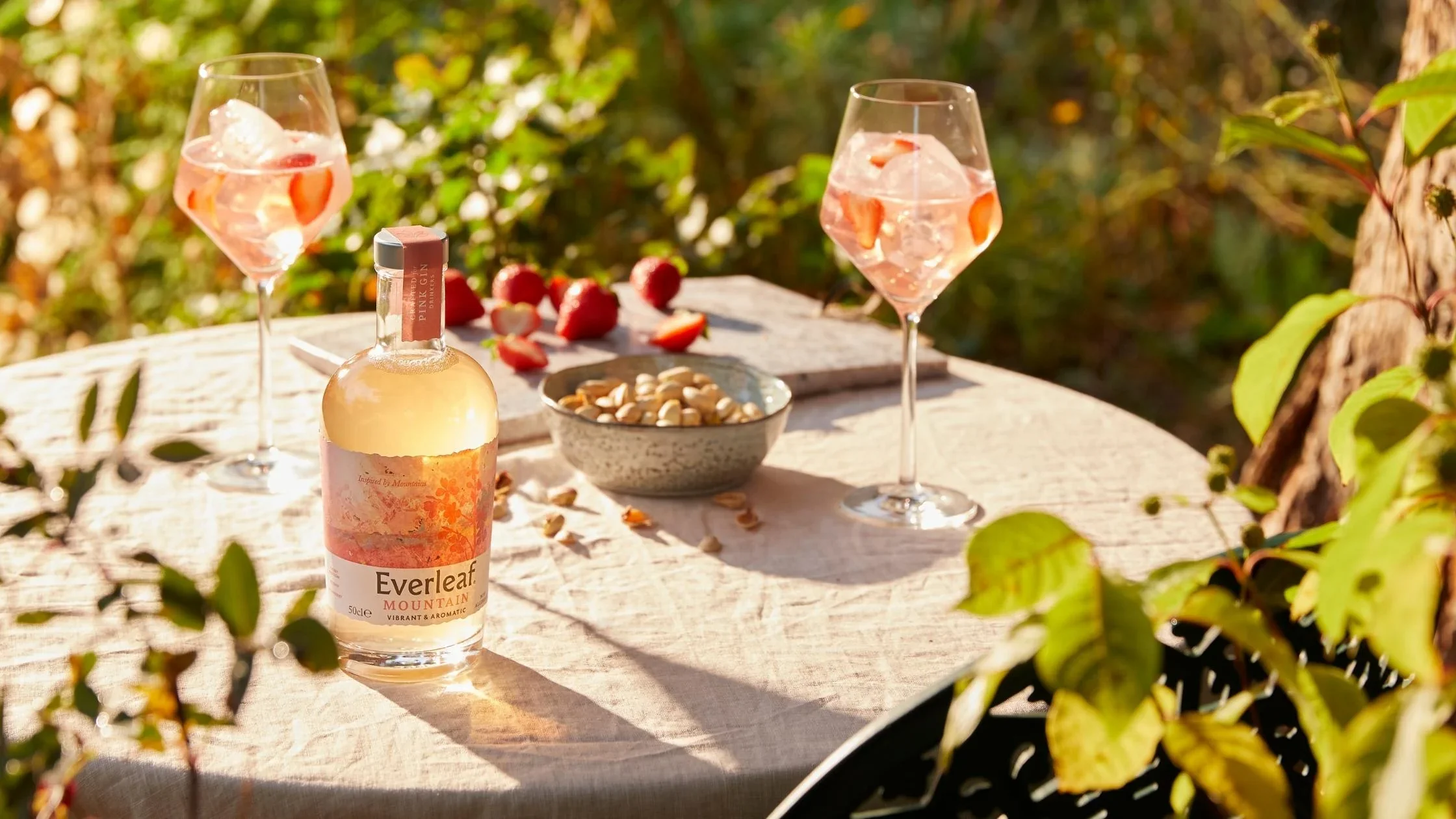 Everleaf Mountain Floral Aperitif - Strawberry, Cherry Blossom & Rosehip - Image 3